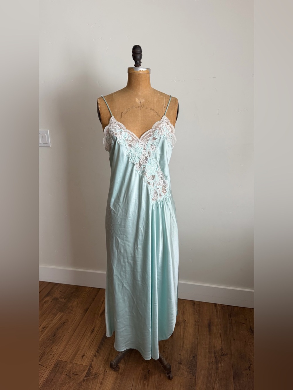 EUC Vintage Natori Light Aqua Satin Slip with White Lace Sheer Trim